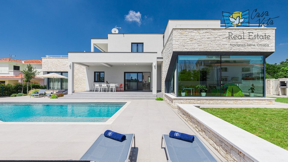 Nice and modern house 2km from the sea with sea view!