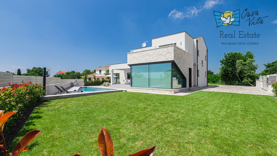 Nice and modern house 2km from the sea with sea view!