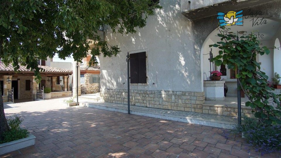 House, 400 m2, For Sale, Sveti Lovreč - Flengi
