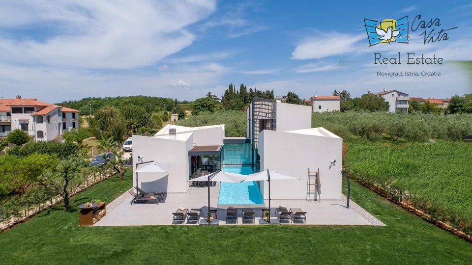 Luxury and modern villa 8 km from the sea!