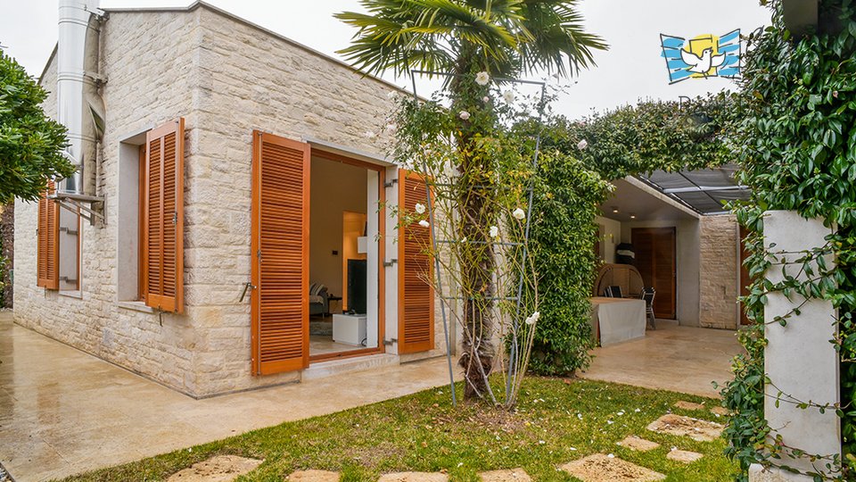 Modern house in a great location in Novigrad, 350m from the sea!