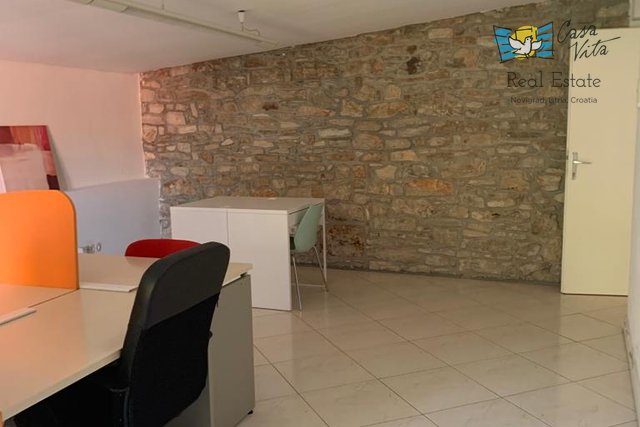 Commercial Property, 38 m2, For Sale + For Rent, Novigrad