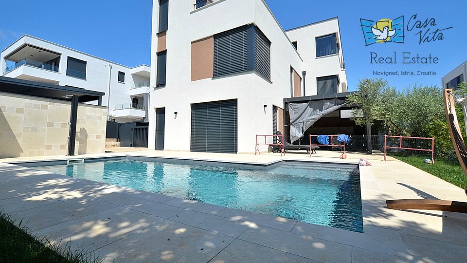 Modern house with swimming pool in Novigrad!