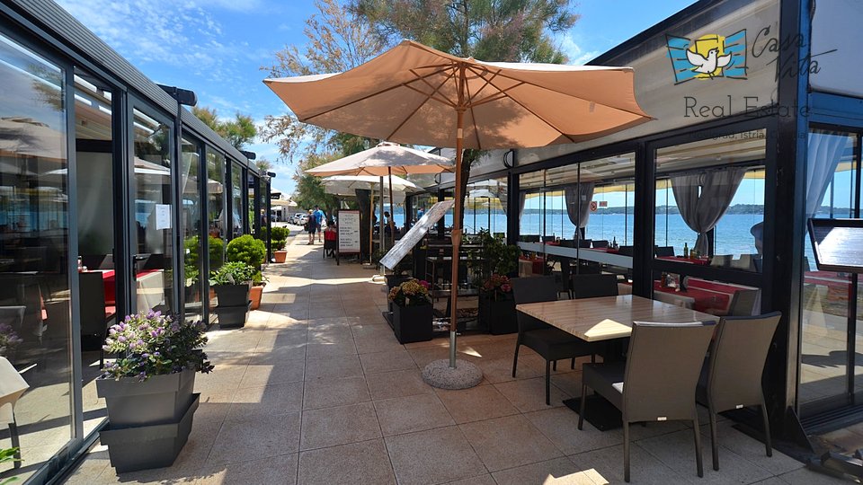 Restaurant in Novigrad, first row to the sea!