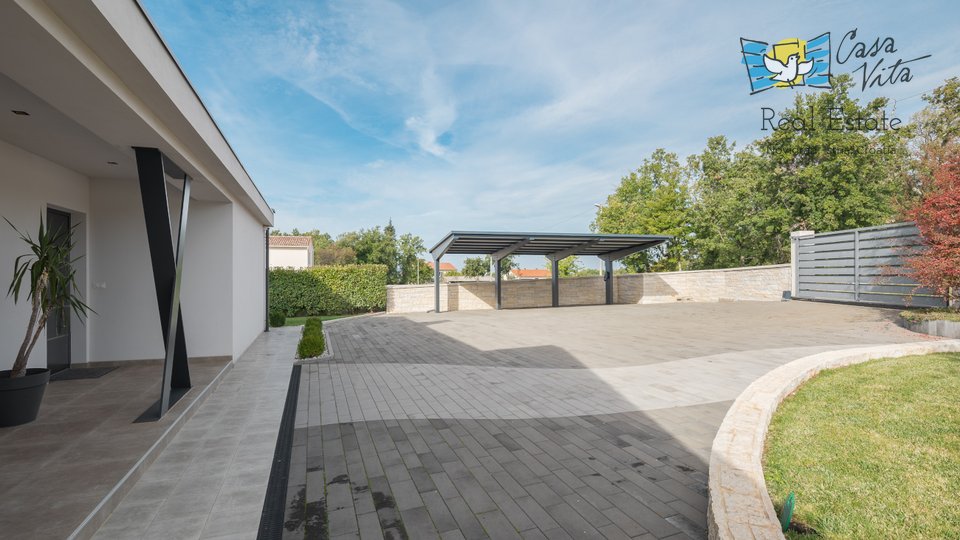 Moderne Villa mit schönem und weitläufigem Garten - 20 km von Poreč entfernt!