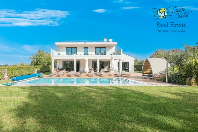 Modern villa with a beautiful and spacious yard - 20 km from Poreč!