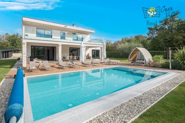 Moderne Villa mit schönem und weitläufigem Garten - 20 km von Poreč entfernt!