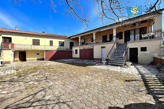 House, 290 m2, For Sale, Poreč
