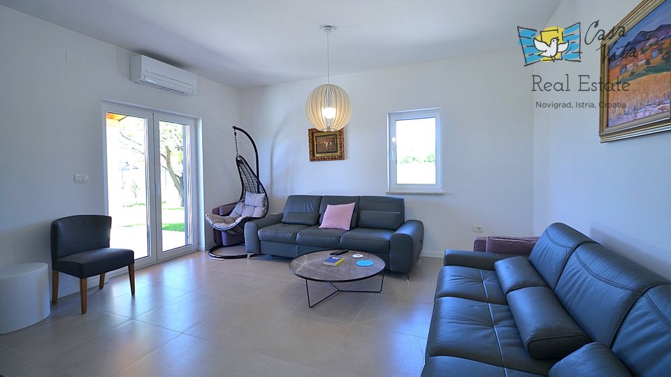 Detached house with a swimming pool and a nice garden in Novigrad!
