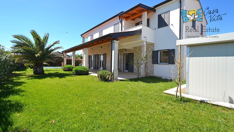 Detached house with a swimming pool and a nice garden in Novigrad!