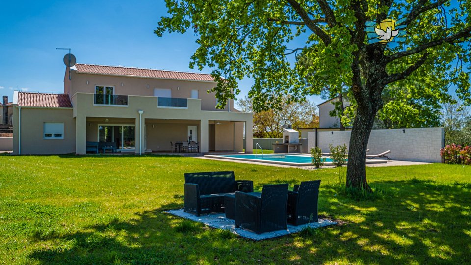 Moderne Villa in der Nähe der Stadt Novigrad!