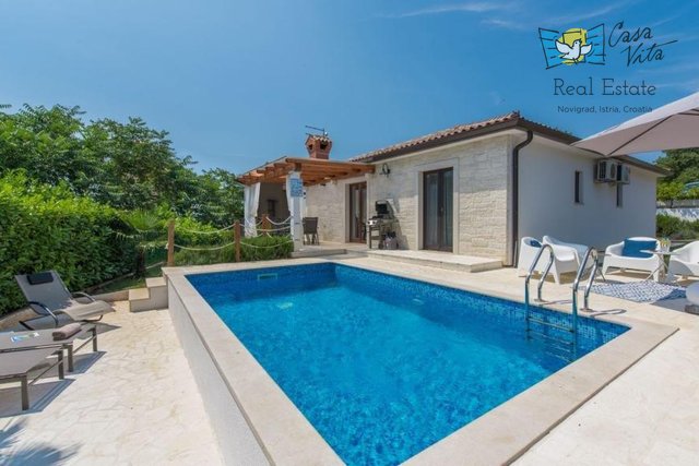 Nice house in the vicinity of Novigrad with a swimming pool!