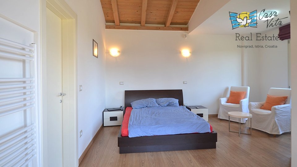 Beautiful and spacious house with a swimming pool in Novigrad - 2500m from the sea!
