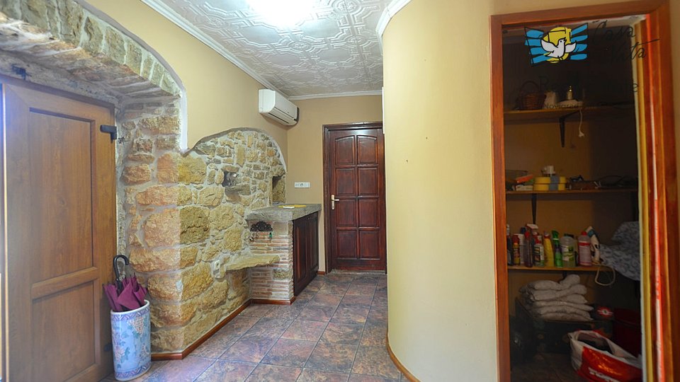 House, 220 m2, For Sale, Poreč