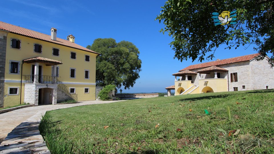 Istrisches Anwesen mit Blick auf das Meer und die Weinberge!