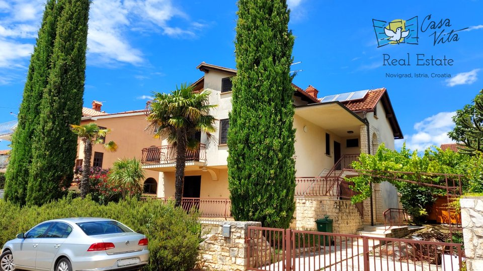 Family house in Novigrad with apartments