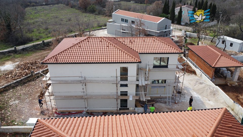 Nova hiša z bazenom v Istri