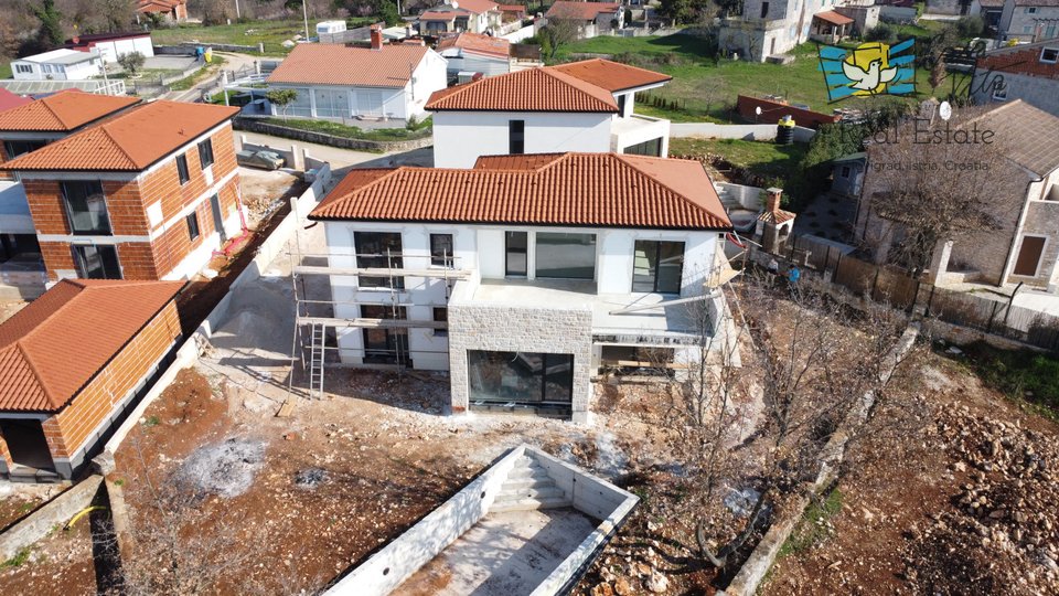 Nuova casa con piscina in Istria