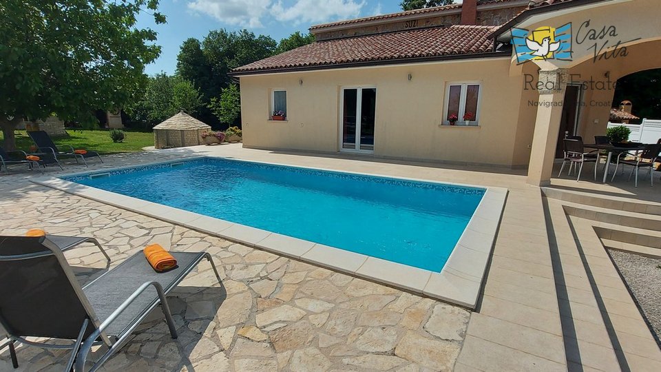 Obiteljska kuća s velikom okućnicom i bazenom u Istri!