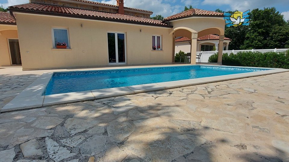 Casa familiare con ampio giardino e piscina in Istria