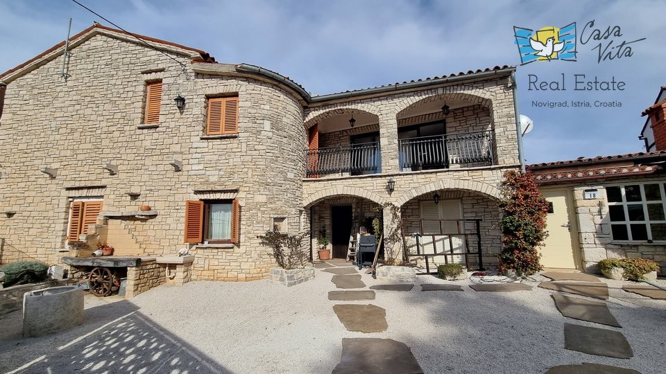 KAŠTELIR!!! Stone house with three residential units, 7 km from the sea