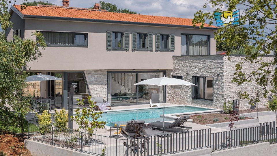 Eine wunderschöne Villa mit Swimmingpool 3 km vom Zentrum von Poreč entfernt!