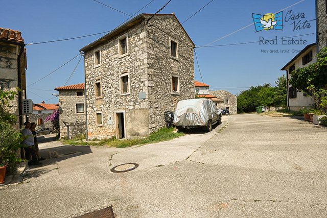 Stone house for renovation in Brtonigla with sea view