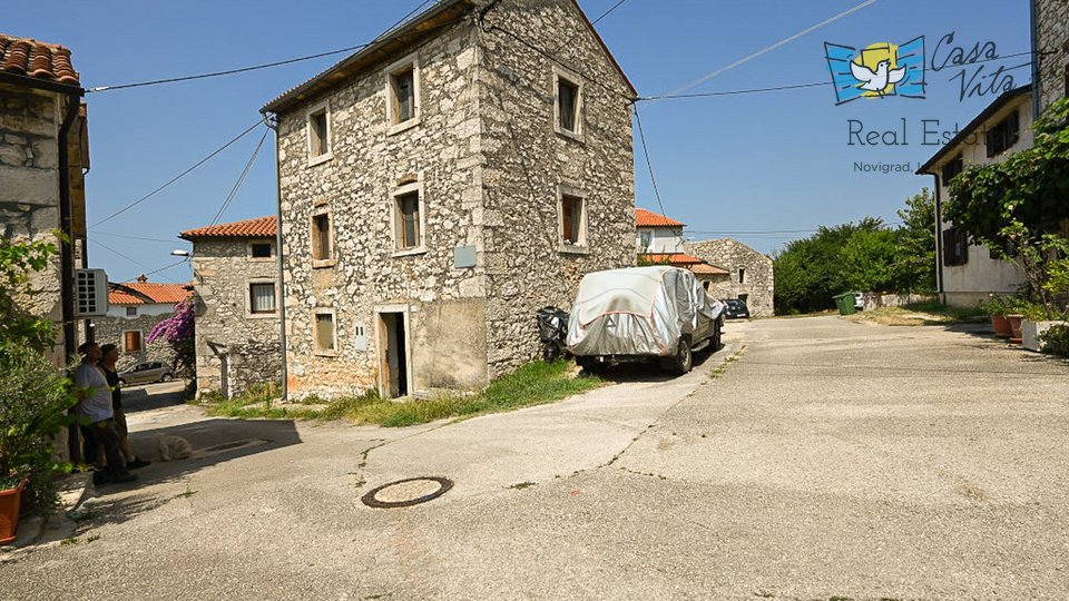 Stone house for renovation in Brtonigla with sea view