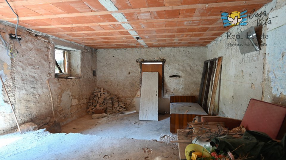 Stone house for renovation in Brtonigla with sea view