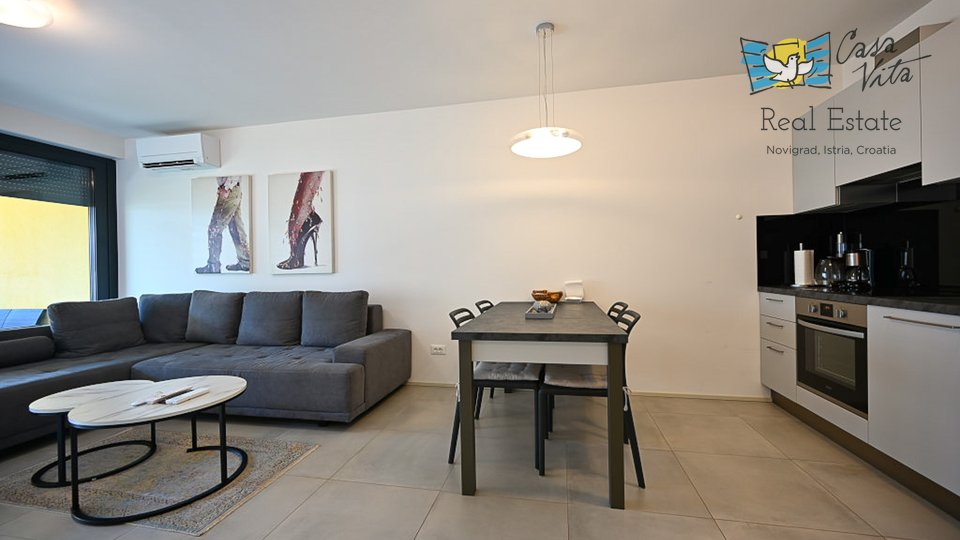 Apartment in Novigrad in a building with an elevator - 1000m from the sea!