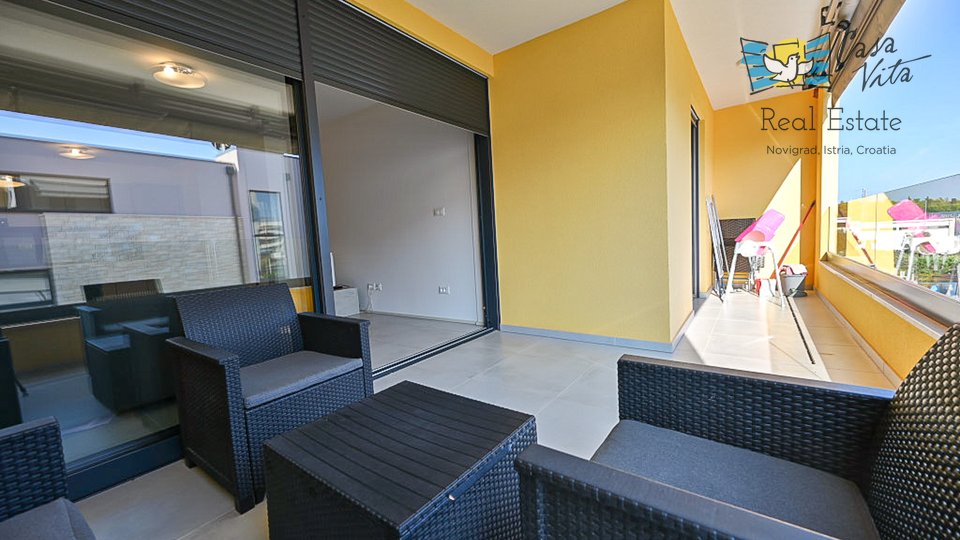 Apartment in Novigrad in a building with an elevator - 1000m from the sea!