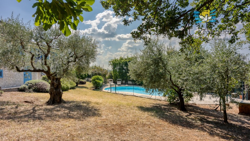 Casa indipendente a Kaštelir con una bellissima vista sul mare!