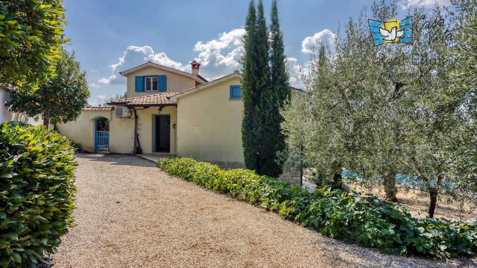 Casa indipendente a Kaštelir con una bellissima vista sul mare!