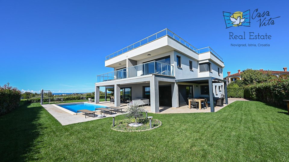 Beautiful house with a panoramic view of the sea and the city of Novigrad - 500m from the sea!