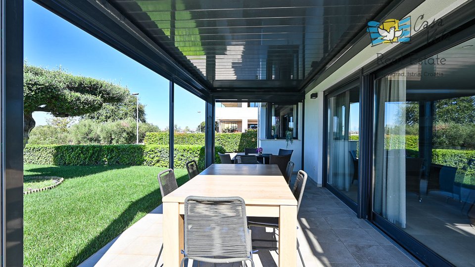 Beautiful house with a panoramic view of the sea and the city of Novigrad - 500m from the sea!