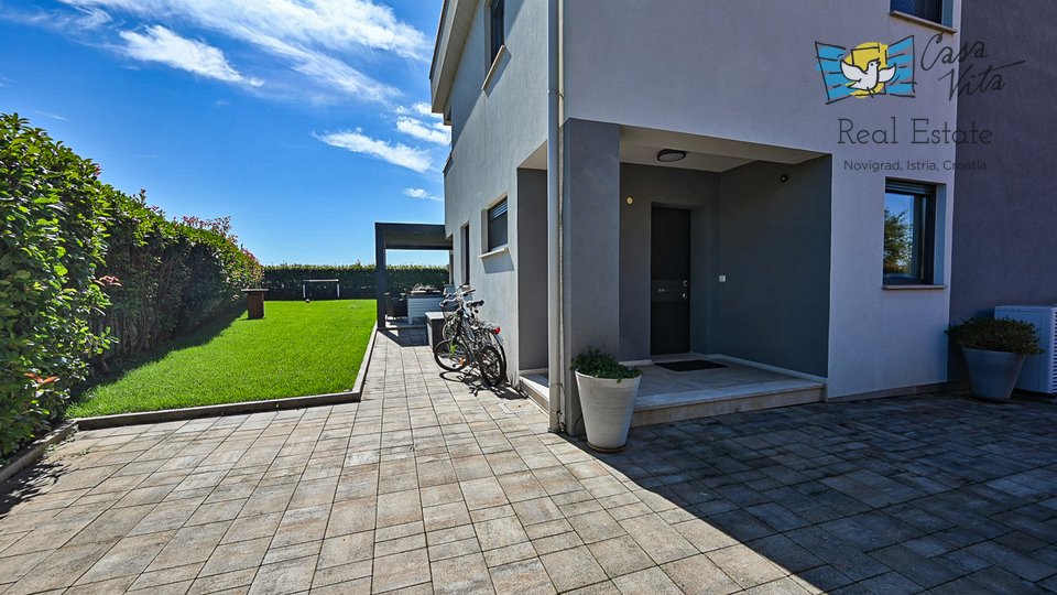 Schönes Haus mit Panoramablick auf das Meer und die Stadt Novigrad - 500 m vom Meer entfernt!