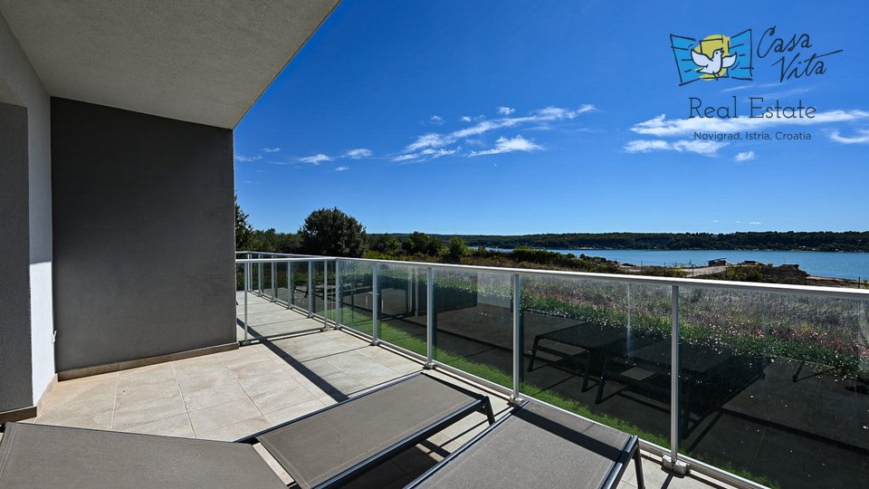 Beautiful house with a panoramic view of the sea and the city of Novigrad - 500m from the sea!