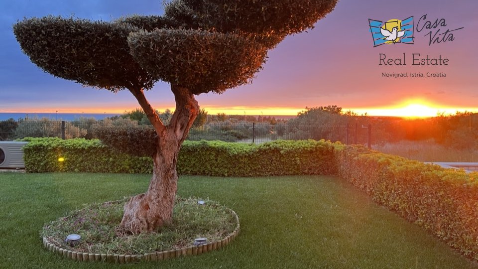 Beautiful house with a panoramic view of the sea and the city of Novigrad - 500m from the sea!