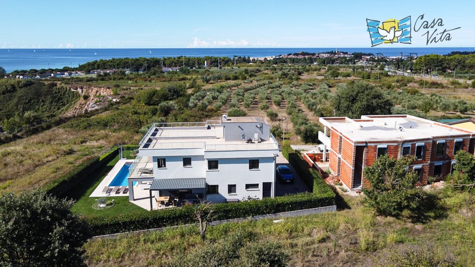 Beautiful house with a panoramic view of the sea and the city of Novigrad - 500m from the sea!