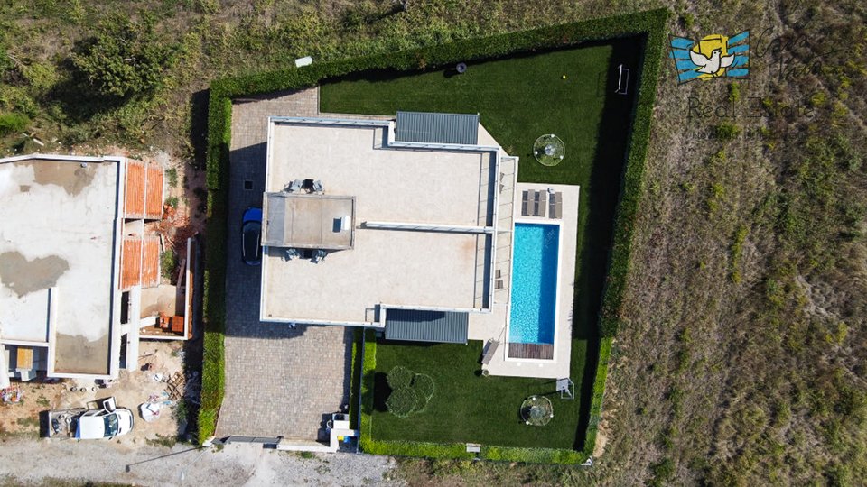 Beautiful house with a panoramic view of the sea and the city of Novigrad - 500m from the sea!