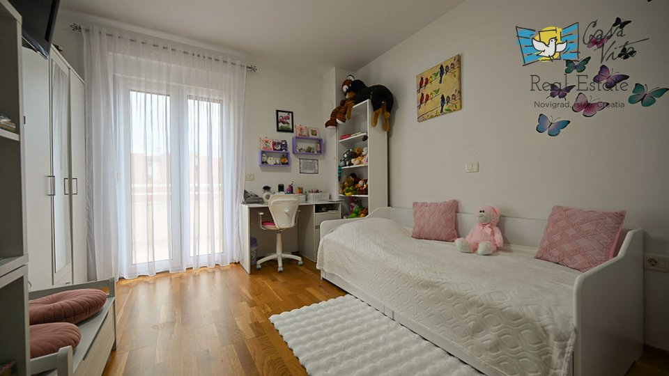 Una casa spaziosa con tre camere da letto e un bel giardino!