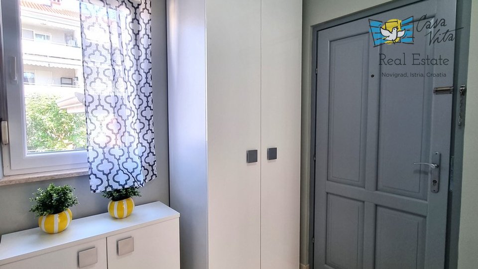 NOVIGRAD!!! Apartma v pritličju z vrtom 83 m2, 700 m od morja