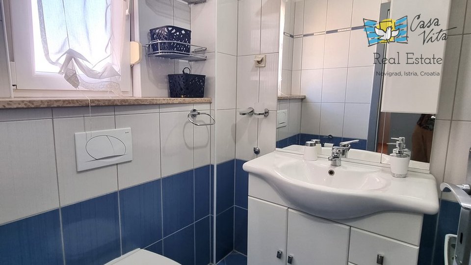 NOVIGRAD!!! Apartma v pritličju z vrtom 83 m2, 700 m od morja