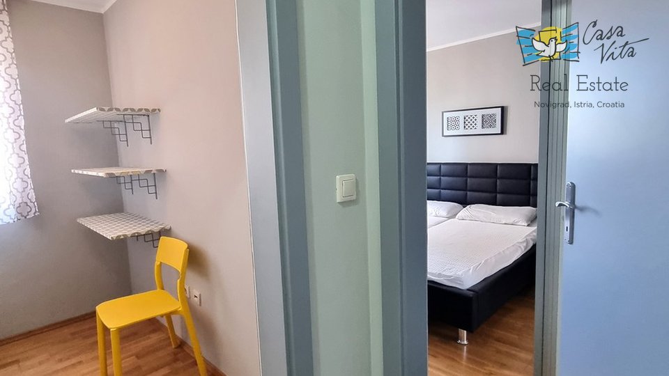 NOVIGRAD!!! Apartma v pritličju z vrtom 83 m2, 700 m od morja