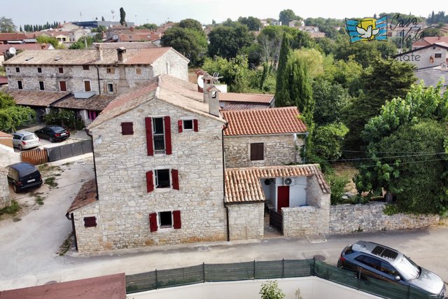 Renoviertes Steinhaus im Zentrum des Dorfes - VABRIGA!