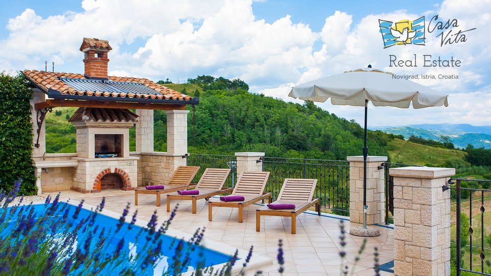 Lijepa villa sa panoramskim pogledom u okolici Poreča!